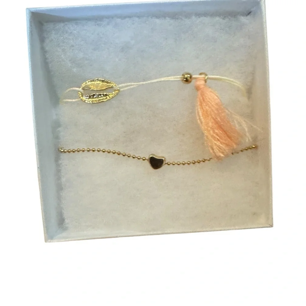 5/$25 Gold and Cream Bracelet Set In box